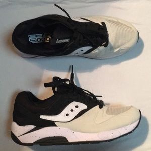 Saucony Grid 9000s Size 8.5